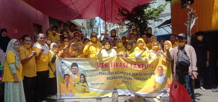 Tim verifikator dari DPD II Golkar Makassar usai melakukan pendataan pengurus Pimcam dan Pimlur di Dapil 1 Kecamatan Ujung Pandang. Ahad, (13/2)