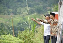 Andi Utta: Bendungan akan Dibangun di Puncak Donggia Kahayya Bupati Mucthar Ali Yusuf atau Andi Utta, melakukan peninjauan di kawasan Puncak Donggia Desa Kahayya Kecamatan Kindang.