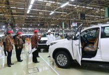 Presiden Jokowi Lepas Ekspor Fortuner Perdana ke Australia Presiden Jokowi pada pelepasan ekspor Fortuner perdana ke Australia, di Karawang, Jawa Barat, Selasa (15/02/2022). (Foto: Muchlis Jr)