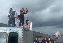 GMB Unras Jilid III di Kejati Sulsel Soal Bansos Dinsos Selayar FOTO: Gerakan Mahasiswa Bersatu saat menggelar aksi di Kejaksaan Tinggi Sulawesi Selatan