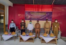 BLK Gelar Pelatihan Berbasis Kompetensi, Sekda: Ini Wujud Visi Misi Pemkab Bulukumba. Sekertaris Daerah Muh. Ali Saleng dan Kepala Balai Latihan Kerja Bulukumba, H. Yusuf, usai menggelar kegiatan pelatihan berbasis kompetensi diselenggarakan selama sebulan mulai tanggal 15 Februari 2022 sampai dengan 7 April 2022.