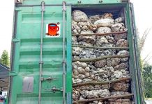 Dishub Bulukumba Diminta Tegas Terhadap Contener Pemuat Karet Mentah Contener Pemuat Karet Mentah