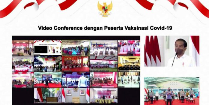 Presiden Jokowi meninjau pelaksanaan vaksinasi secara virtual, Kamis (17/02/2022). (Sumber: Tangkapan Layar)