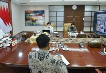 Menko Ekon, Airlangga: Proporsi Kasus COVID-19 Luar Jawa-Bali Meningkat, BOR Terkendali Seskab Pramono Anung mengikuti Rapat Terbatas Evaluasi PPKM, Senin (21/02/2022), melalui konferensi video. (Foto: Humas Setkab/Agung)