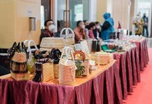 Atap Konjo dan Pergerakan Ekonomi Masyarakat UMKM Atap Konjo hadir dalam pelaksanaan Musyawarah Rencana Pembangunan (Musrenbang) tingkat Kecamatan Bontotiro tahun anggaran 2023 di halaman Kantor Camat Bontotiro, Selasa 22 Februari 2022.