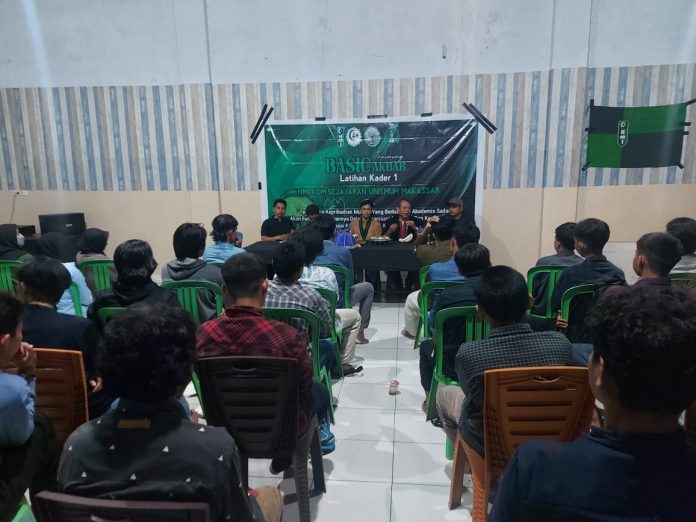 Basic Training disingkat Bastra atau latihan kader 1 angkatan XVI (Basic Akbar) yang dilaksanakan oleh HmI Komisariat sejajaran Unismuh Makassar resmi dibuka oleh Ketua Umum HMI Cabang Gowa Raya, Rabu 23 februari 2022 di aula Warkop Fira Jl. Macanda kabupaten Gowa.