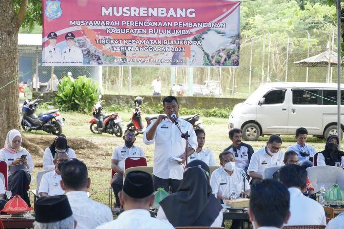 Bupati Bulukumba Muchtar Ali Yusuf atau Andi Utta saat menghadiri Musrenbang di Kecamatan Bulukumpa, Rabu 24 Februari 2022.