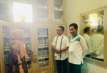 Akademisi Hukum UIN, Tegaskan Ranperda Kabupaten Literasi Penuhi Syarat Wakil Ketua DPRD Kabupaten Maros, Hj.Haeriah Rahman, menggagas Perpustakaan Pribadi di kediamannya di Maros, Tokoh Literasi Bachtiar Adnan Kusuma bersama Akademisi Hukum UIN Alauddin Dr.Andi Fadli Nasif, S.H.M.H. Ikut menyaksikan langsung P