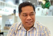 Meriahkan Kejurda Grasstrack Motocross, Bendahara Golkar Sidrap Bagikan Ratusan Tiket Gratis Ilham Junaedy (Bendahara) Pengurus DPD II Partai Golkar Sidrap