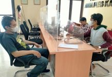 Buntut Video Tirukan Adzan dengan Suara Anjing, Ketum BMI Resmi Laporkan Gus Nur di Polda Sulsel Ketua BMI Muhammad Zulkifli saat melapor Gus Nur di Mapolda Sulsel. Senin, (27/2)