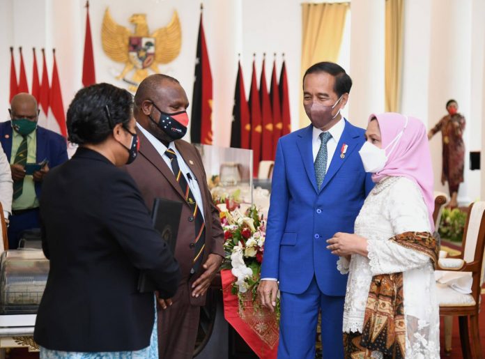 Presiden Jokowi terima kunjungan resmi PM Papua Nugini James Marape, di Istana Kepresidenan Bogor, Jabar, Kamis (31/03/2022). (Foto: BPMI Setpres/Lukas)