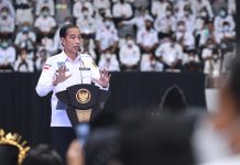 Rocky Gerung, Diduga Cak Imin dan LBP Aktor Dibalik Jokowi 3 Periode Disilatnas APDESI FOTO: Presiden Joko Widodo saat menghadiri pembukaan Silaturahmi Nasional Asosiasi Pemerintah Desa Seluruh Indonesia (APDESI) Tahun 2022 di Istira Senayan pada Selasa lalu (29/3).