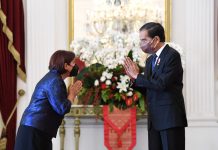 Presiden Jokowi Terima Surat Kepercayaan Enam Dubes Negara Sahabat Presiden Jokowi didampingi Ibu Iriana saat menerima Surat Kepercayaan dari 6 Dubes Negara Sahabat, Rabu (02/03/2022), di Istana Merdeka, Jakarta. (Foto: BPMI Setpres/Lukas)