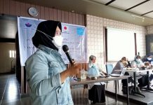 Dinkes Ajak Media Ikut Andil Sukseskan Vaksinasi dan Imunisasi Kepala Dinas Kesehatan Kabupaten Bulukumba, Hj Umrah Aswani, dalam kegiatan pertemuan media Briefing tentang rutin vaksinasi Covid-19, Imunisasi Berbasis Sekolah dan Imunisasi Rutin di Kafe Wow Bulukumba, Rabu 2 Maret 2022.
