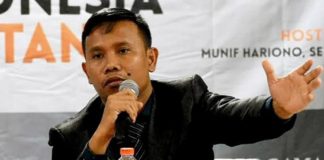 Apakah di Grup WA ini Ada Presiden Jokowi? Ahmad Khozinudin