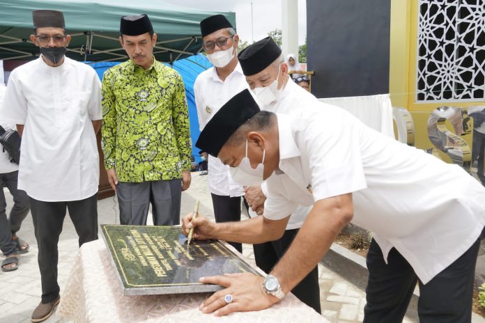 Bupati Bulukumba Andi Muchtar Ali Yusuf Jumat 4 Maret 2022 bertepatan 1 Syaban 1423 hijriah meresmikan masjid di kompleks Bola Kambarae, Kelurahan Tanete Kecamatan Bulukumpa.