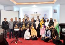 Sambangi FBS UNM, Delegasi UM Rintis Kerjasama dan Bagikan Kiat Akreditasi Internasional Delegasi Program Studi Pendidikan Bahasa Inggris (PSPBI) dari Jurusan Sastra Inggris, Fakultas Sastra, Universitas Negeri Malang (FS UM), hari ini berkunjung ke Kampus Fakultas Bahasa dan Sastra, Universitas Negeri Makassar (FBS UNM) sebagai tamu PSPBI, Jurusan Bahasa Inggris, FBS UNM.