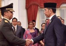 Panglima TNI Tak Hadiri Rapim TNI-Polri, Rocky Endus Kedua Tokoh Sedang tidak Berada dalam Hubungan yang Baik Presiden Joko Widodo pada Kamis, 22 November 2018 di Istana Negara, Melantik Letnan Jenderal TNI Andika Perkasa menjabat sebagai Kepala Staf TNI Angkatan Darat (KSAD) menggantikan Jendral TNI Mulyono.