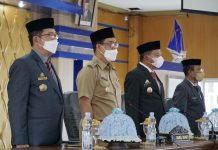 Lantik Anggota BPD Pantama, Bupati Andi Utta Minta Aktif Melakukan Pengawasan Bupati Muchtar Ali Yusuf dan Wabup Bulukumba Andi Edy Manaf saat menghadiri pelantikan anggota BPD Pantama.