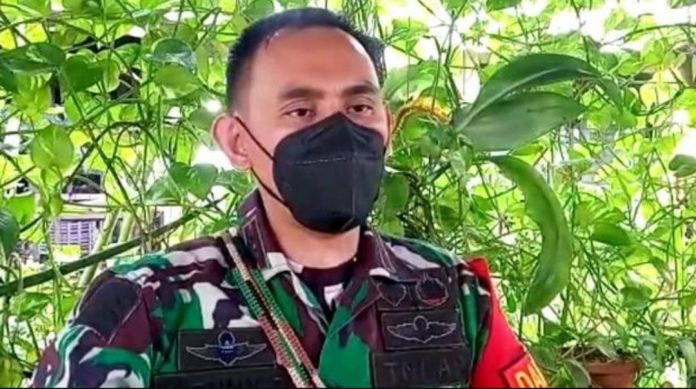 Dandim 1714 Puncak Jaya letkol Inf Denny Salurerung mengungkap investigasi TNI soal kematian bocah SD Makilon Tabuni yang diduga dianiaya oknum prajurit (detiksulsel/Aufa)