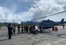 Ops Damai Cartenz Berhasil Evakuasi 8 Korban Pembantaian oleh KKB Tim Operasi Damai Cartenz 2022 berhasil melakukan evakuasi terhadap delapan korban peristiwa penembakan Kelompok Kriminal Bersenjata (KKB), Papua