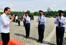 Presiden Jokowi Kunjungi Subang Presiden RI Joko Widodo (Jokowi) didampingi Sekretaris Kabinet (Seskab) Pramono Anung, Selasa (08/03/2022) pagi, bertolak menuju Pelabuhan Patimban, Subang, Jawa Barat untuk melakukan kunjungan kerja.