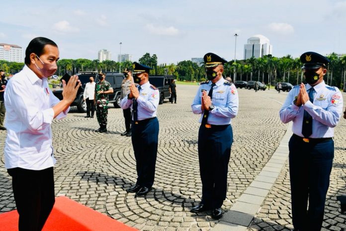 Presiden RI Joko Widodo (Jokowi) didampingi Sekretaris Kabinet (Seskab) Pramono Anung, Selasa (08/03/2022) pagi, bertolak menuju Pelabuhan Patimban, Subang, Jawa Barat untuk melakukan kunjungan kerja.