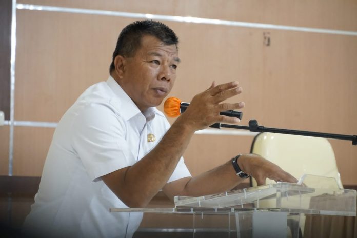 Bupati Bulukumba Muchtar Ali Yusuf saat membuka pelaksanaan Sosialisasi Anugerah Desa Wisata Indonesia (ADWI) tahun 2022 di Aula Kantor Bappelitbangda, Rabu 9 Maret 2022.