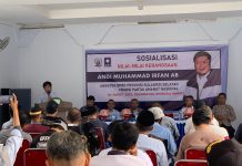 Andi Muhammad Irfan AB, Pertahankan Jati Diri Bangsa Melalui Pendidikan dan Literasi Anggota DPRD Provinsi Sulsel, Andi Muhammad Irfan AB, memberi pengantar di Sosialisasi Nilai-Nilai Kebangsaan, Rabu 9/3 di Kantor Camat Simbang Maros dengan menghadirkan pembicara Tokoh Literasi Bachtiar Adnan Kusuma dan Marwan R Husain