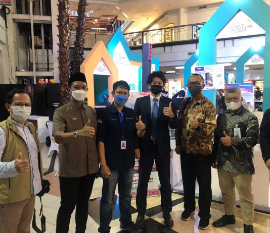 Perumahaan Standard Teknologi Jepang Ikuti Pameran EXPO di Mall Ratu Indah Makassar Fumia Yoshikawa Selaku General Manajer dan Adrianus Bannepadang manager pemasaran, Perumahan sakura village ikuti pameran Expo Yang diselengrakan DPD REI Sulsel bekerja sama dengan Bank Syariah Indonesia di Mall Ratu Indah , Kamis (10/03/2022).