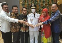 Hadiri Pelantikan ASS Gubernur Sulsel, Ini Harapan Muzayyin Arif Unsur Pimpinan DPRD bersama Gubernur Sulawesi Selatan usai pelantikan Andi Sudirman Sulaiman di Istana Negara Jakarta. Kamis, (10/3)