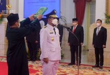 Presiden Lantik Andi Sudirman Sebagai Gubernur Sulsel Presiden RI Joko Widodo (Jokowi) melantik Gubernur Sulawesi Selatan (Sulsel) dan Kepala Otorita Ibu Kota Nusantara (IKN), Kamis (10/03/2022) sore.