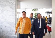 Bertemu Tiga Jam, Ini Hasil Pertemuan Ketum DPP Golkar dan Nasdem Kiri Ketua Umum (Ketum) DPP Partai Golkar Airlangga Hartarto saat menemui Ketum Partai Nasdem Surya Paloh. Kamis, (10/3)