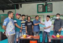 PAKAR Sulsel Perluas Jaringan di Dapil II Sulsel Ketua MPW PAKAR Sulsel Dahlan Gege (Kemeja Putih) saat melakukan pertemuan dengan pengurus daerah PAKAR.