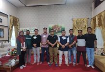 Dihadapan Pemuda Tani, Wabup Soppeng Minta Petani Millenial Perbanyak Komoditi Tanaman Industri DPD Pemuda Tani HKTI Sulawesi Selatan bersama rombongan pengurus diterima Wakil Bupati Kabupaten Soppeng, Ir. Lutfi Halide, M.P di Rumah Jabatan Wakil Bupati Soppeng dalam malam ramah tamah sebagai rangkaian Pelantikan dan Rapat Kerja DPC Pemuda Tani HKTI Soppeng yang akan dilaksanakan pada bertempat di Ruang Pola Kantor Bupati Soppeng, Jumat, (12/03/2022)