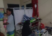 Pasar Malam Langgar Prokes, Warga: Menganggu Pasien Inap di Puskemas Tolo Jeneponto Foto pasien rawat inap di Puskemas Tolo dekat lapangan Suharto, Kecamatan Kelara, Kabupaten Jeneponto di rekam oleh warga via Whatsapp. Sabtu, (12/3) malam.