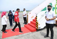 Erick Thohir Dampingi Presiden Jokowi ke Titik Nol Kilometer IKN Presiden dan Ibu Negara Iriana Jokowi beserta Menteri BUMN Erick Thohir, dan Menteri Investasi Bahlil Lahadalia bertolak menuju Kaltim, Minggu (13/03/2022). (Foto: BPMI Setpres/Lukas)