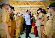 Presiden Jokowi Beri Arahannya Kepada Para Gubernur se-Indonesia Presiden Jokowi memberikan sejumlah arahan kepada para gubernur se-Indonesia, di Hotel Novotel, Balikpapan, Kaltim, Minggu (13/03/2022). (Foto: BPMI Setpres/Muchlis Jr)