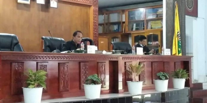 Tiga Fraksi telah mengajukan hak Interpelasi kepada Pimpinan DPRD Toraja Utara, menyangkut beberapa kebijakan Pimpinan Daerah yang diduga telah berdampak luas kepada masyarakat Toraja Utara, Senin (14/3/2022).