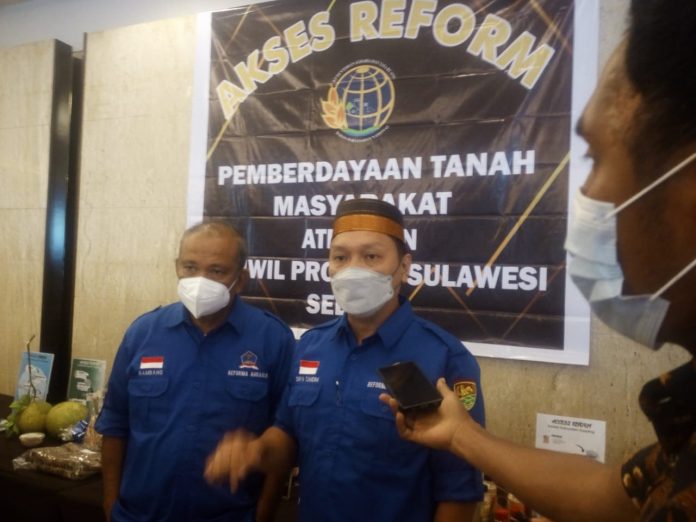 Wakil Menteri Agraria dan Tata Ruang/Wakil Kepala Badan Pertanahan Nasional (ATR/Waka BPN), Surya Tjandra menghadiri Rapat Koordinasi Gugus Tugas Reforma Agraria (GTRA) Provinsi Sulawesi Selatan di Hotel Claro Makassar, Selasa (15/03/2022).