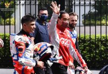 Presiden Lepas Parade Pembalap MotoGP Presiden Jokowi bersama para pembalap MotoGP (Foto: Humas Setkab/Agung)