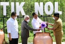 Petinggi Parpol: Biaya Pemilu Tinggi, Aneh IKN Telan Rp 446 T Jalan Terus Para perwakilan provinsi dari seluruh Tanah Air hadir mengikuti prosesi penyatuan tanah dan air secara simbolis bersama Presiden RI Joko Widodo (Jokowi) di Kawasan Titik Nol Kilometer Ibu Kota Nusantara (IKN), Kabupaten Penajam Paser Utara, Senin (14/03/2022).