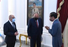 Menlu Mesir Temui Presiden, Sampaikan Undangan untuk Menghadiri KTT Perubahan Iklim Presiden Jokowi didampingi Seskab Pramono Anung dan Menlu RI Retno Marsudi menerima kunjungan kehormatan Menlu Mesir Sameh Shoukry di Istana Merdeka, Jakarta, Jumat (18/03/2022). (Foto: BPMI Setpres/Kris)