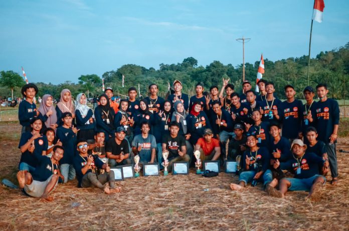 Foto peserta lomba pesta panen panen di desa Ulubalang, Kabupaten Bone.