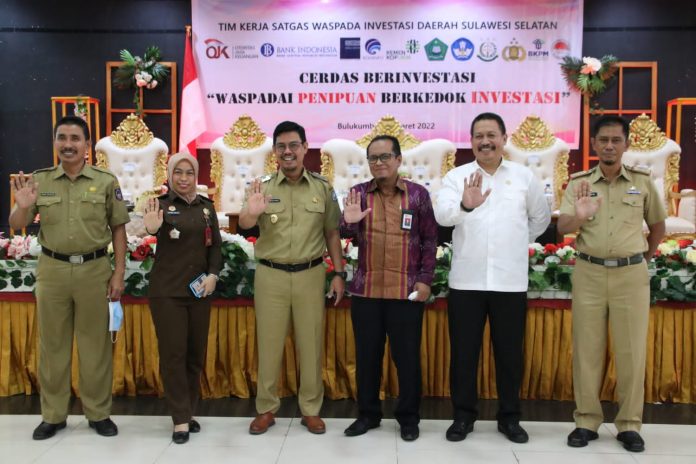 Deputi Direktur EPK dan Kemitraan Daerah Bondan Kusuma saat menggelar Sosialisasi Waspada Penipuan Berkedok Investasi di Hotel Agri, Kabupaten Bulukumba, Sulawesi Selatan. Selasa, 22 Maret 2022.