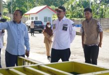 Berpotensi Mangkrak, Muzayyin Arif Kunjungi Pabrik Benih Jagung Milik Pemprov FOTO: Wakil Ketua DPRD Sulawesi Selatan, Muzayyin Arif, saat melakukan kunjungan daerah pemilihan di Kecamatan Tompobulu Kabupaten Maros pada Selasa, (22/3).