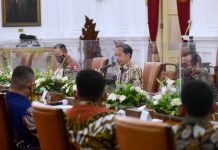 Ada 12 Organisasi Mahasiswa dalam Kelompok Cipayung Plus Temui Presiden Jokowi Presiden Jokowi beraudiensi dengan 12 organisasi mahasiswa yang tergabung dalam Kelompok Cipayung Plus, di Istana Merdeka, Jakarta, Rabu (23/03/2022). (Foto: BPMI Setpres/Muchlis Jr)