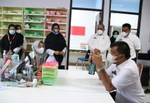 Kunjungi RSUD, Andi Utta: Layani Dulu, Administrasi itu Urusan Belakang Bupati Bulukumba, Muchtar Ali Yusuf saat menemui Tenaga Kesehatan RSUD Sulthan Daeng Radja. Rabu, (23/3)