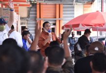 Peduli Tukang Bentor, RG Bagikan Jaket Anti Air Rachmat Gobel temui kelompok marginal. Wakil Ketua DPR RI ini berkunjung ke Kecamatan Telaga, Gorontalo, Kamis (24/4).