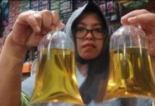 Kemenperin-Polri Bentuk Satgas Pengawasan Produksi dan Distribusi Minyak Goreng Curah Pedagang minyak goreng curah (Tribun Jabar/Handika Rahman)